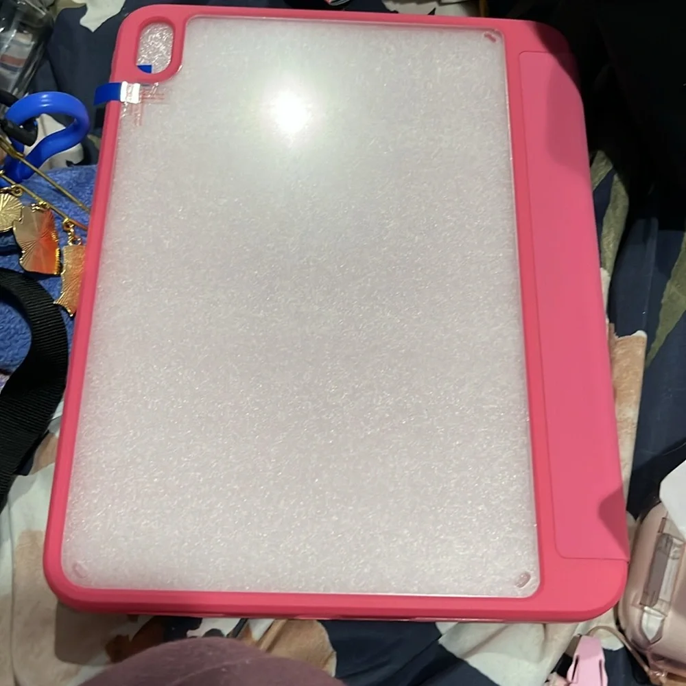 It a new iPad 10 case never used